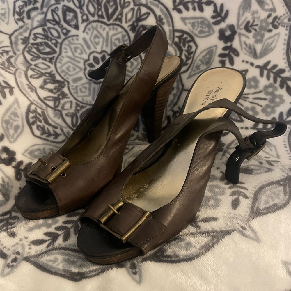 Vera Wang Heel